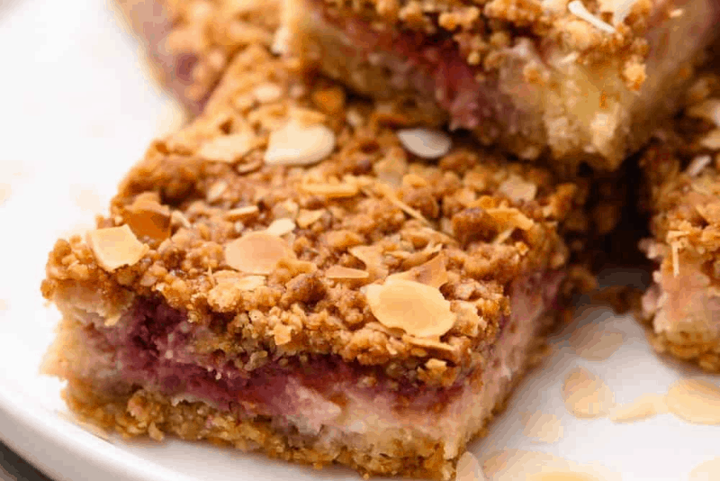 Delicious Raspberry Cheesecake Bars | The Recipe Critic