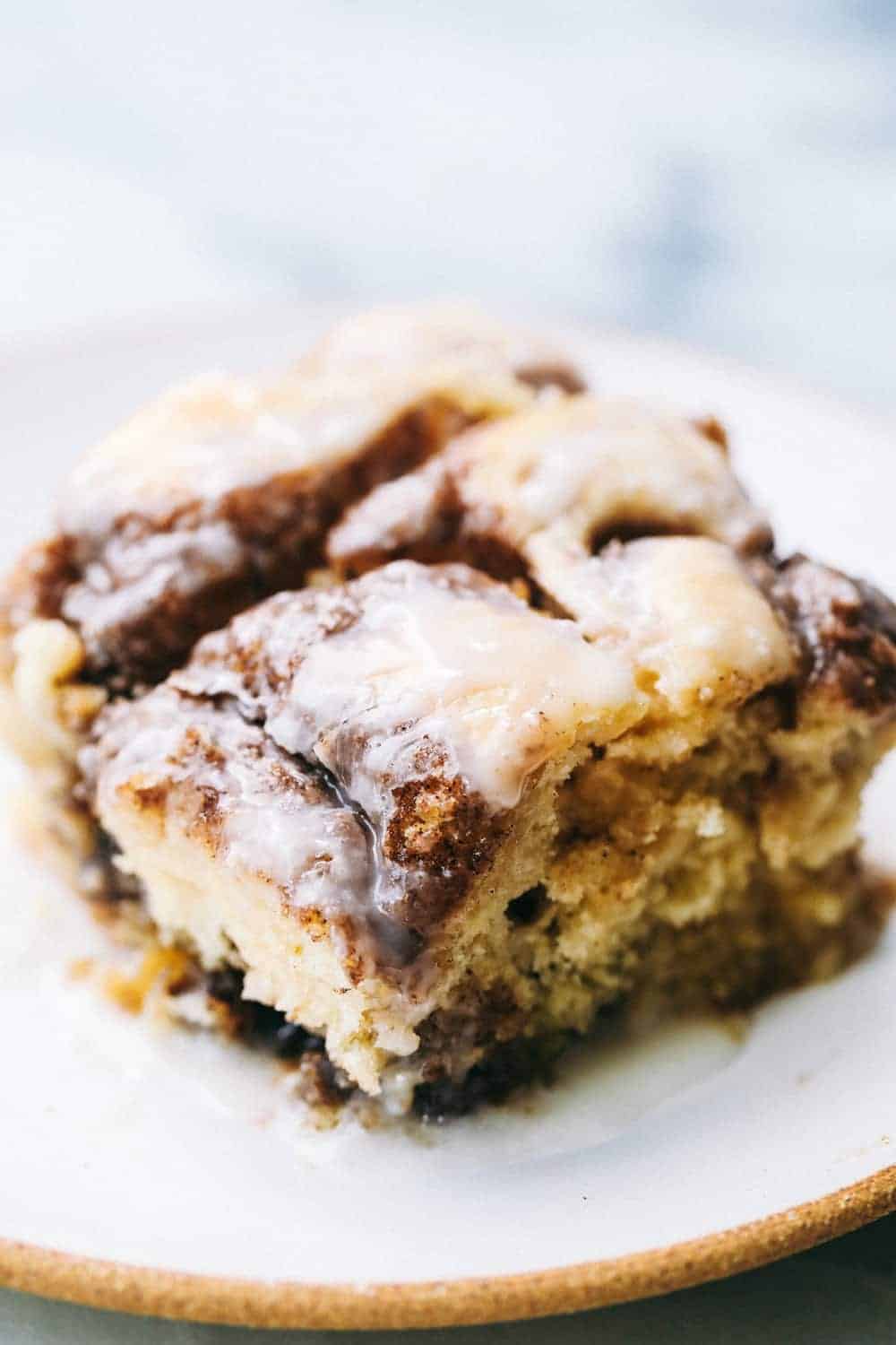 Cinnamon Roll Cake (Warm and Gooey!) – HealthyVox