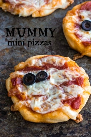 Quick and Easy Mummy Mini Pizzas | The Recipe Critic