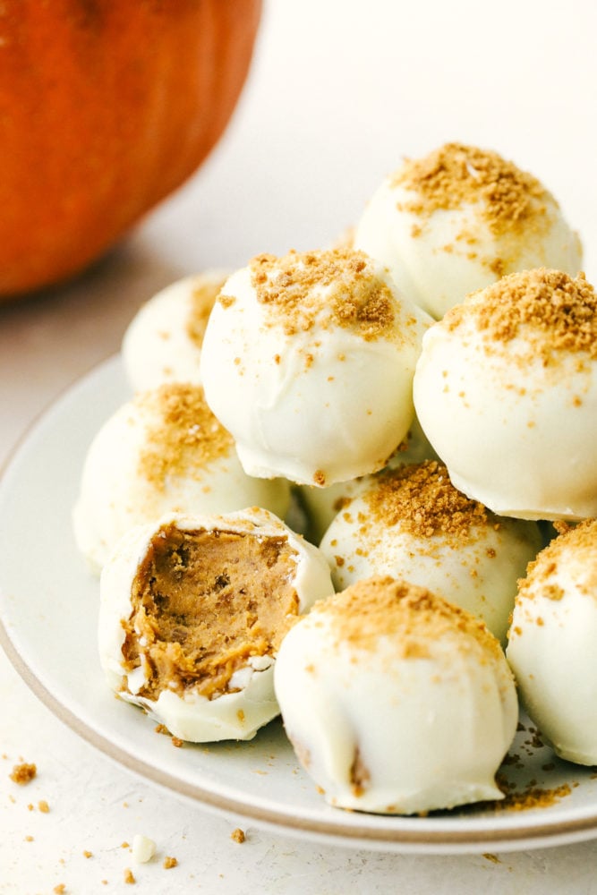 Cream cheese, pumpkin and gingersnaps combine to make amazing pumpkin truffles.