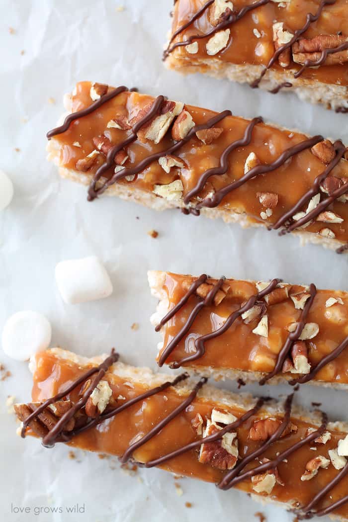 Classic rice krispie treats with a delicious turtle topping of creamy caramel, crunchy pecans, and a decadent chocolate drizzle! | Love Grows Wild for TheRecipeCritic.com