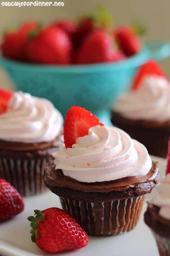 Strawberry nutella cupcakes 