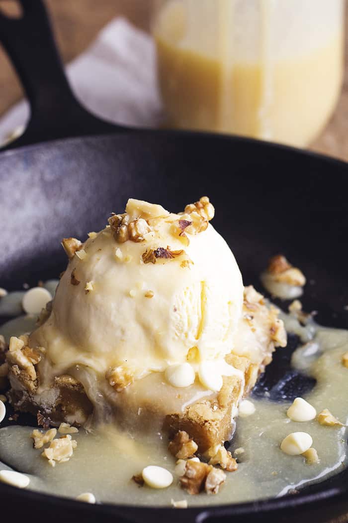 White Chocolate Blondies with Maple Cream Sauce {Applebee's