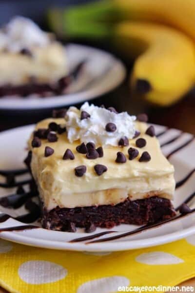 Banana Pudding Bundt Cake with White Chocolate Ganache | The Recipe Critic