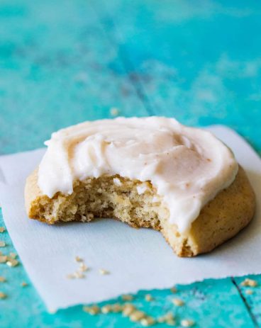 Maple Cookies with Brown Butter Frosting. These ultra soft bakery style cookies are made with real maple syrup and topped with a swirl of BROWN BUTTER frosting!