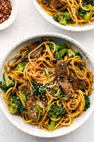 20 Minute Garlic Beef and Broccoli Lo Mein | The Recipe Critic