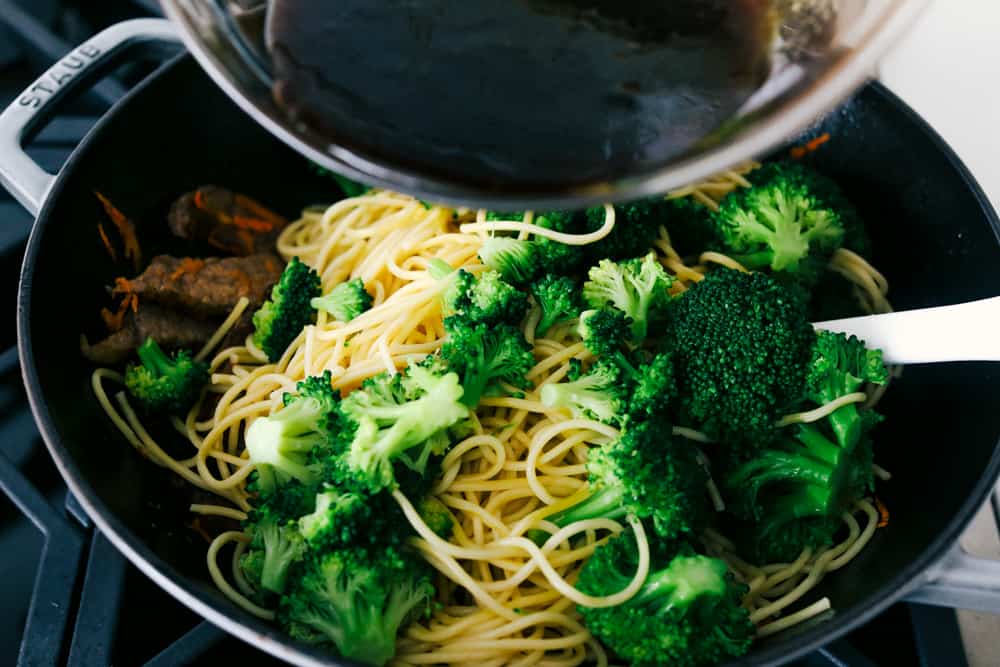 20 Minute Garlic Beef And Broccoli Lo Mein | The Recipe Critic