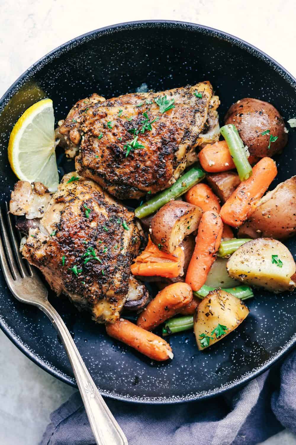 Slow Cooker Lemon Garlic Chicken Thighs and Veggies ...