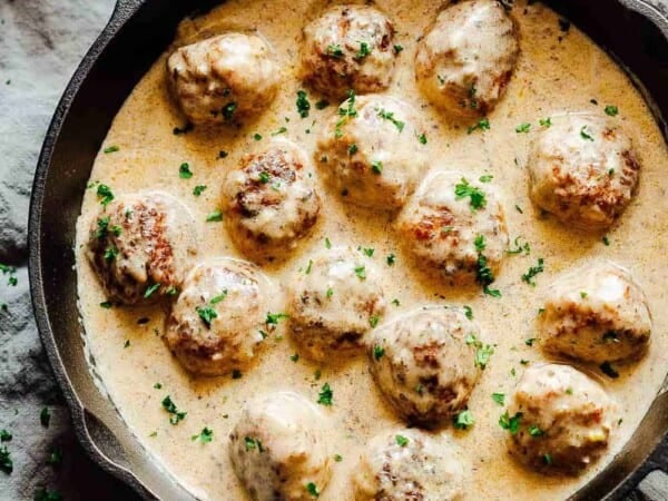Creamy Cajun Chicken Meatballs are soft, juicy chicken meatballs slathered in a creamy gravy flavoured with cajun seasoning. This one pot recipe is the perfect dinner option!