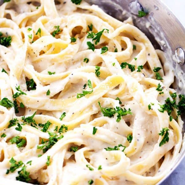 Skinny Fettuccini Garlic Alfredo | The Recipe Critic