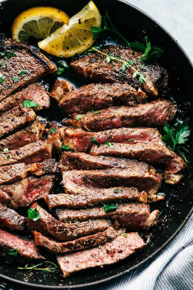 Cut steak with steak marinade in a skillet with two slices of lemon.