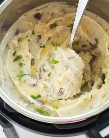 These Instant Pot Mashed Potatoes are an easy side dish for any holiday or weeknight dinner! They are creamy and flavourful and come together so quickly!