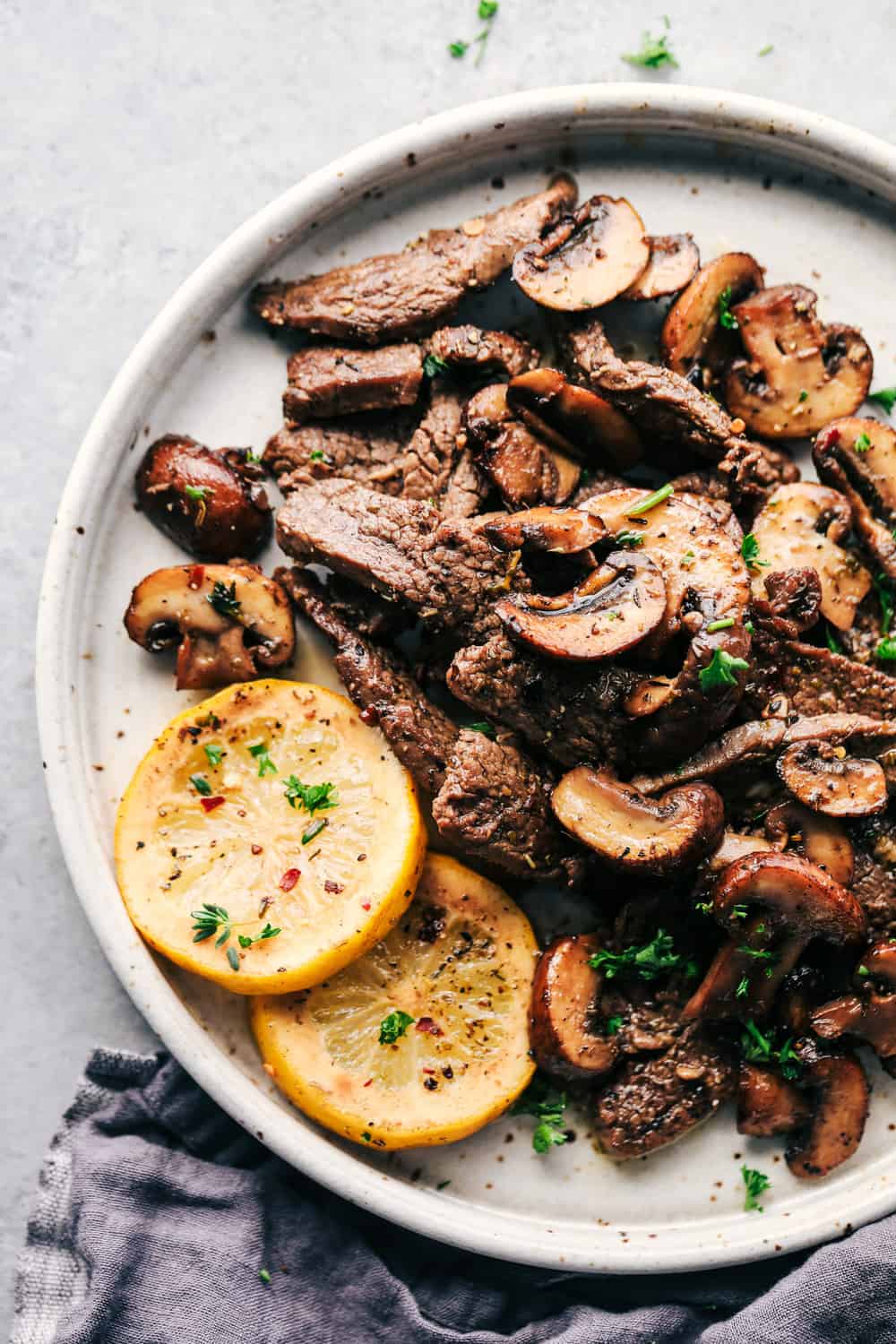 lemon garlic butter flank steak with mushrooms | the recipe critic