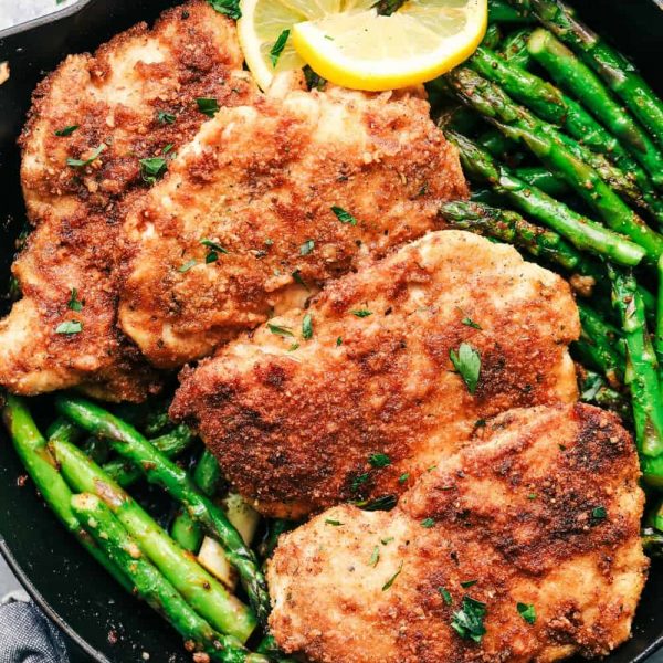 Crispy Garlic Chicken with Asparagus | The Recipe Critic