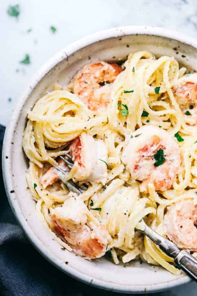 Creamy Garlic Shrimp Alfredo Pasta - Recipe Ocean