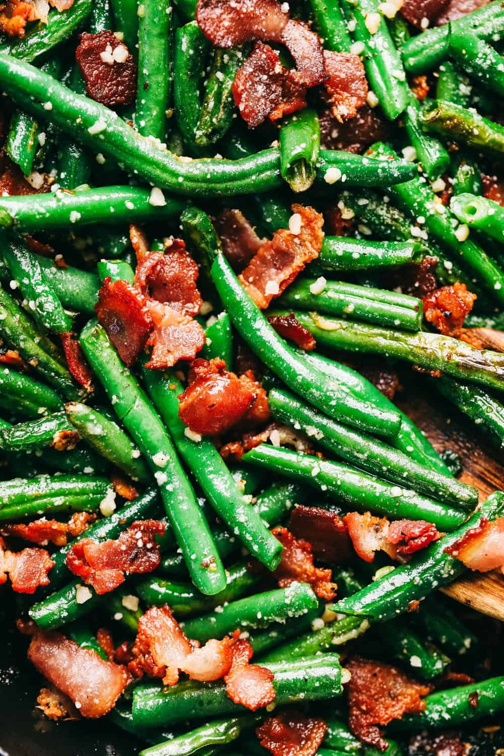 Garlic Parmesan Green Beans with Bacon | The Recipe Critic