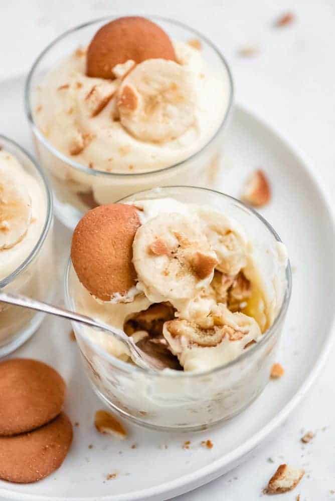 Banana pudding cups on a white plate.