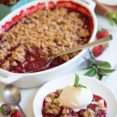 Easy Strawberry Rhubarb Crisp | The Recipe Critic