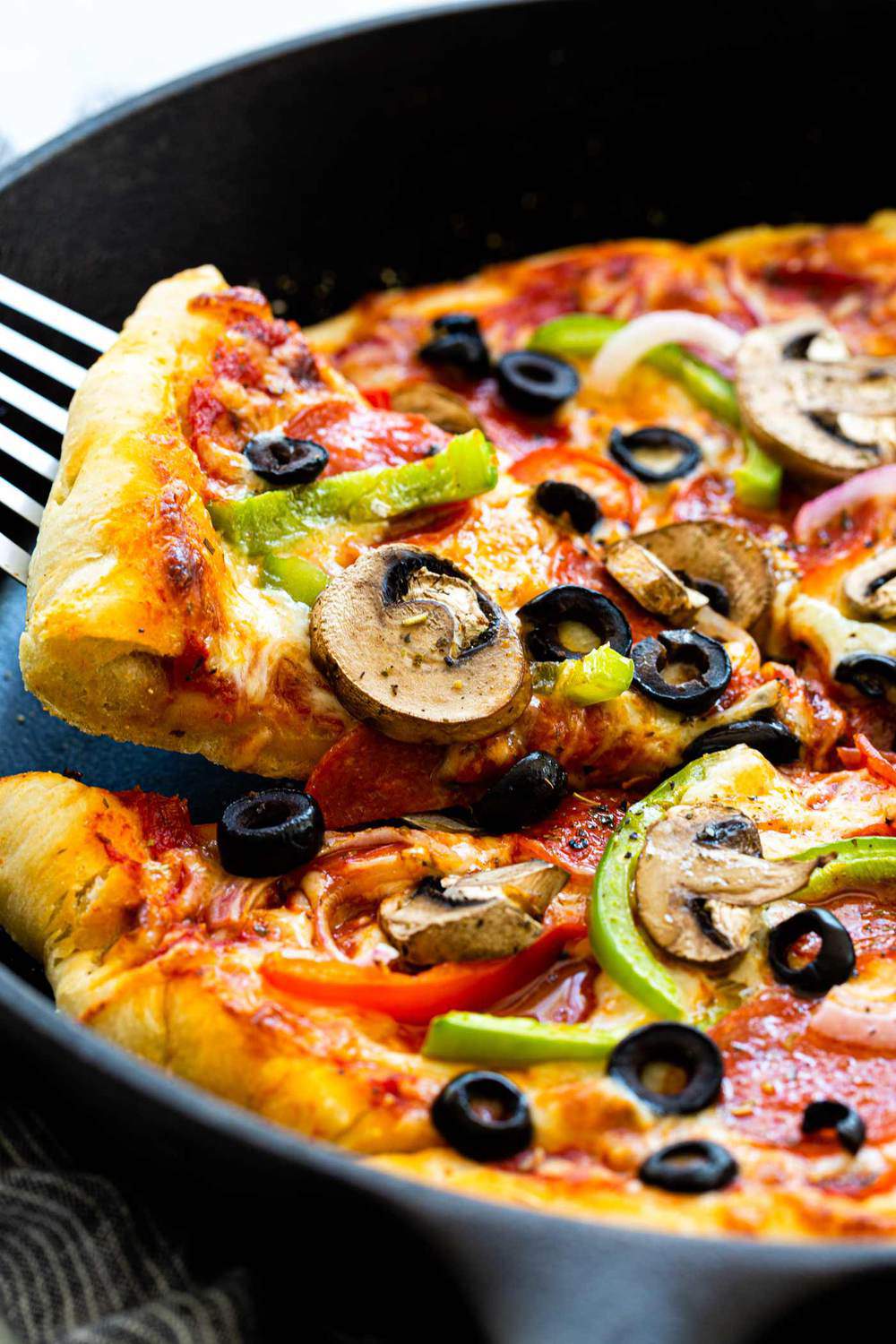 Easy Skillet Pizza Recipe