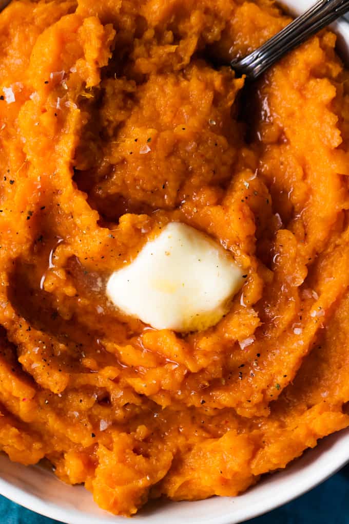 sweet potatoes mashed with butter and seasoning 