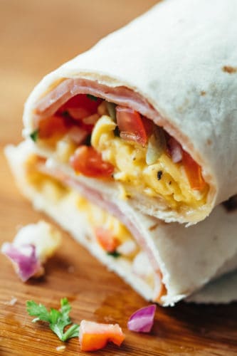 Petits burritos empilés les uns sur les autres