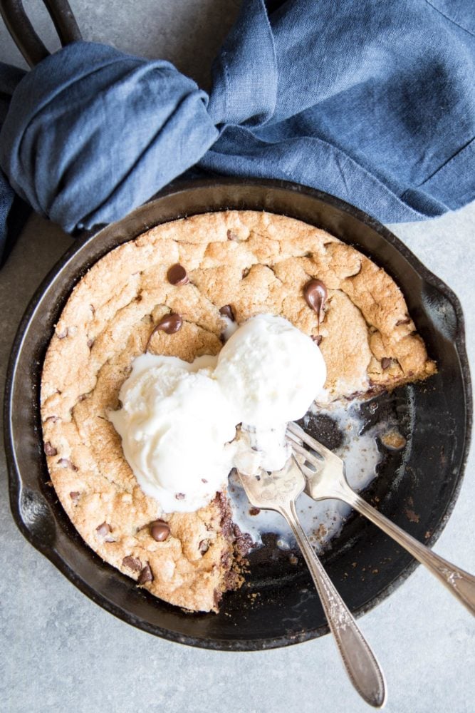 Cast Iron Chocolate Chip Cookie - Copycat BJ's Chocolate Chip Pizookie