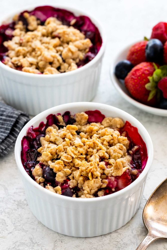 Mixed fruit berry crisp with oat topping
