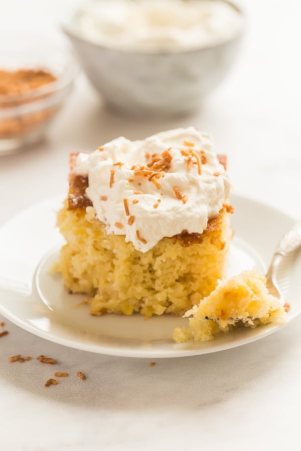 pastel de piña con crema batida