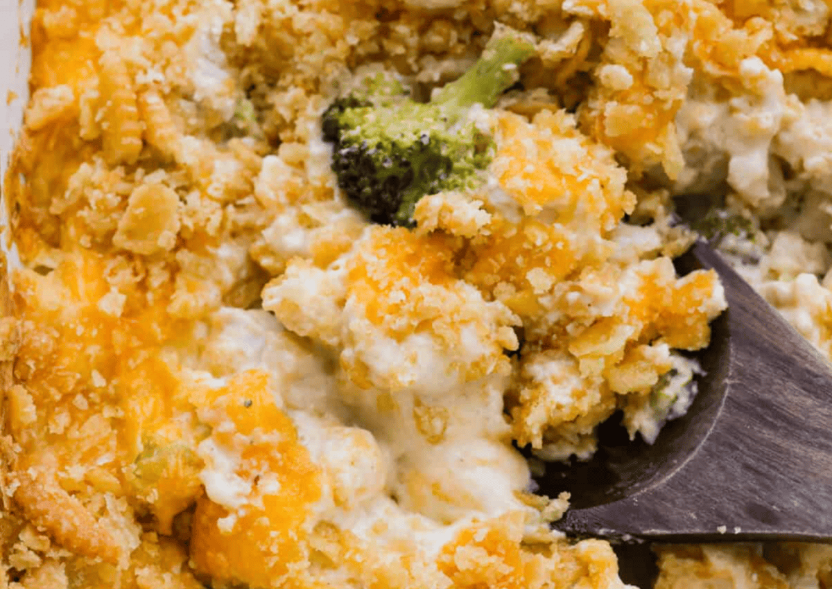 The creamy chicken and broccoli casserole even picky eaters crush! – The Recipe Critic
