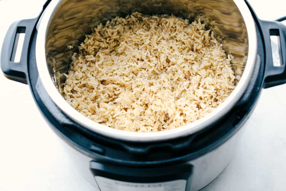 Brauner Reis, perfekt zubereitet in einem Instant-Topf