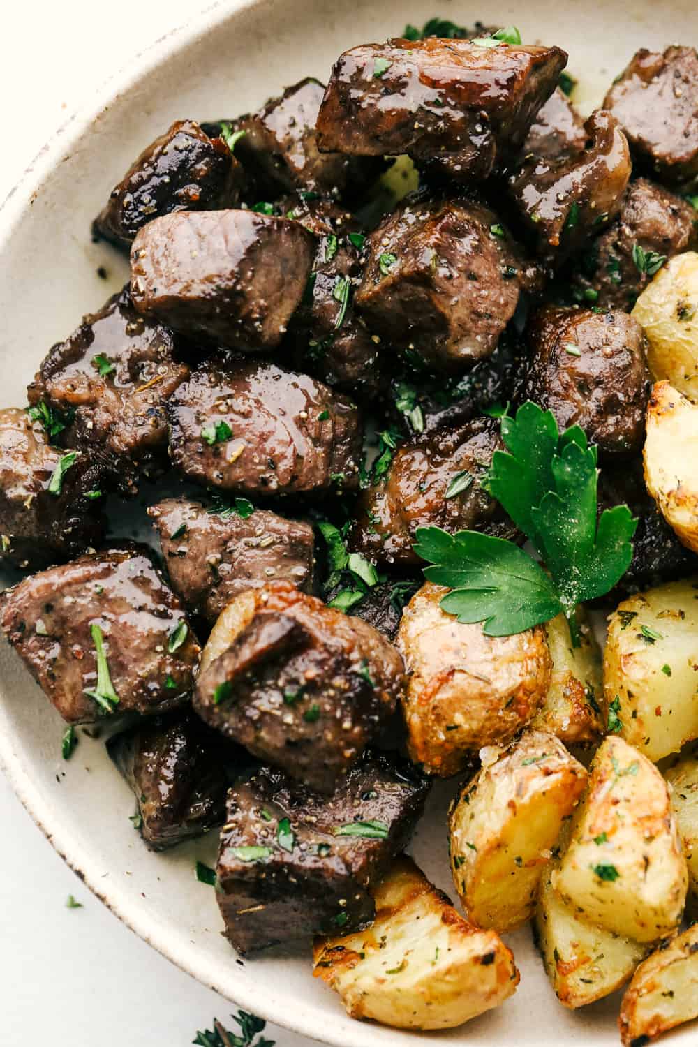 Sirloin steak bites in the Deluxe Air Fryer. Set the air fryer to 400 , Sirloin Steak