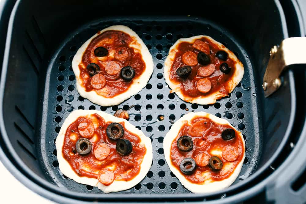 5 Minute Air Fryer Mini Pizzas - Kids Kubby