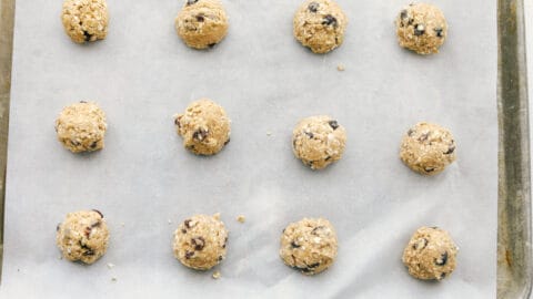 Easy Oatmeal Raisin Cookies - 25