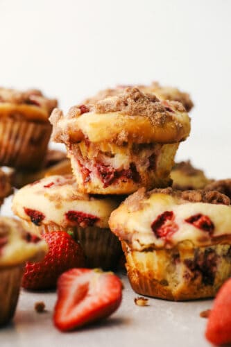 Yummy Strawberry Cheesecake Streusel Muffins | Cook & Hook 2023