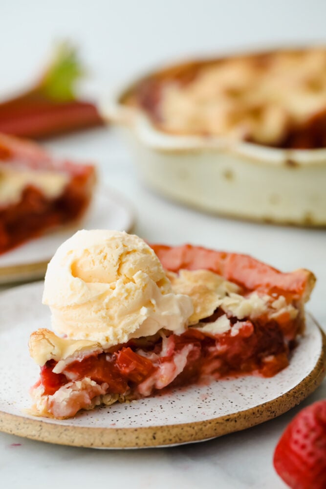 Best Strawberry Rhubarb Pie Recipe - 76