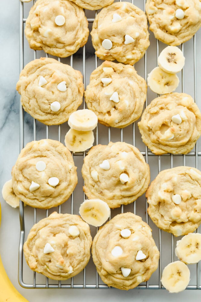 Banana pudding cookies on a wire rack. 