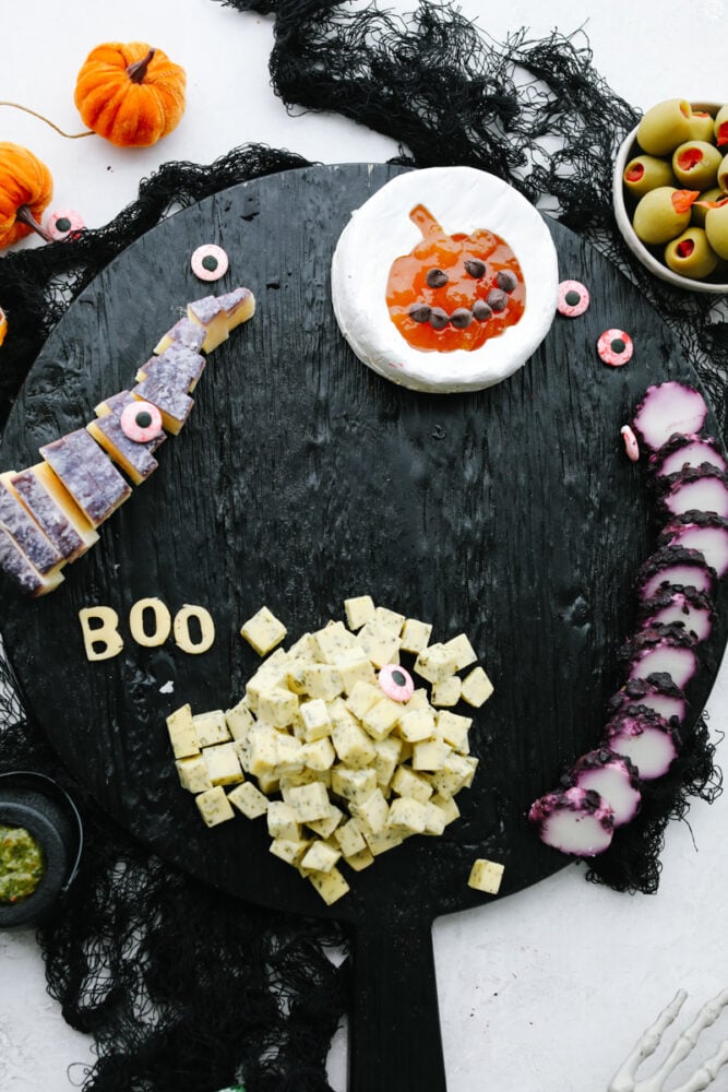 How To Make A Halloween Charcuterie Board - The Soul Food Pot