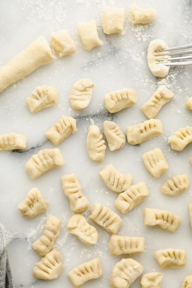Making the grooves with a fork on the gnocchi. 
