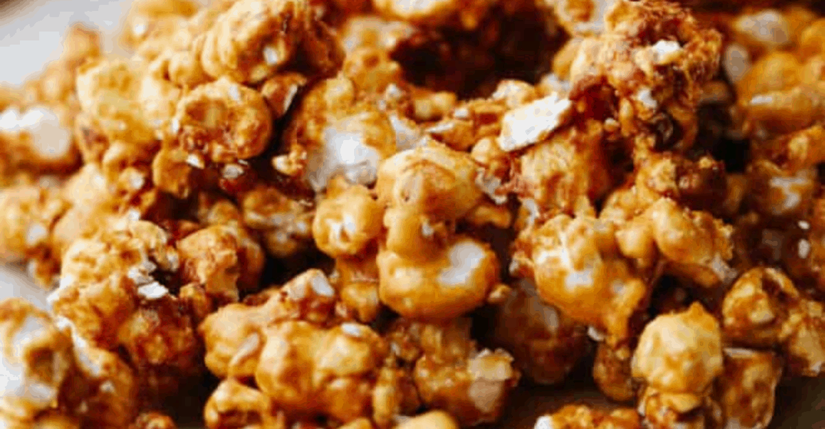 How to Make Homemade Caramel Popcorn Recipe | The Recipe Critic