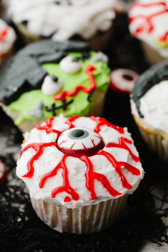 Easy and Cute Halloween Cupcakes - 84