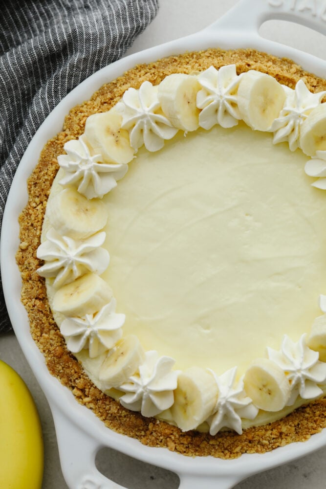 Top view of a banana cream cheesecake. 