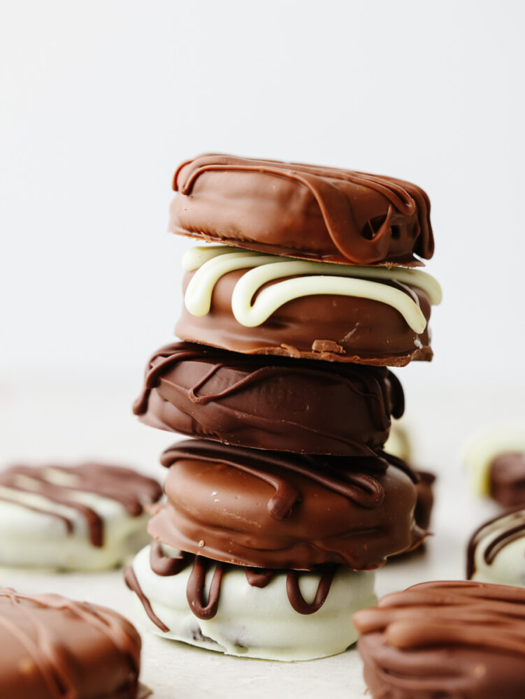 A stack of 5 chocolate-covered Oreos.