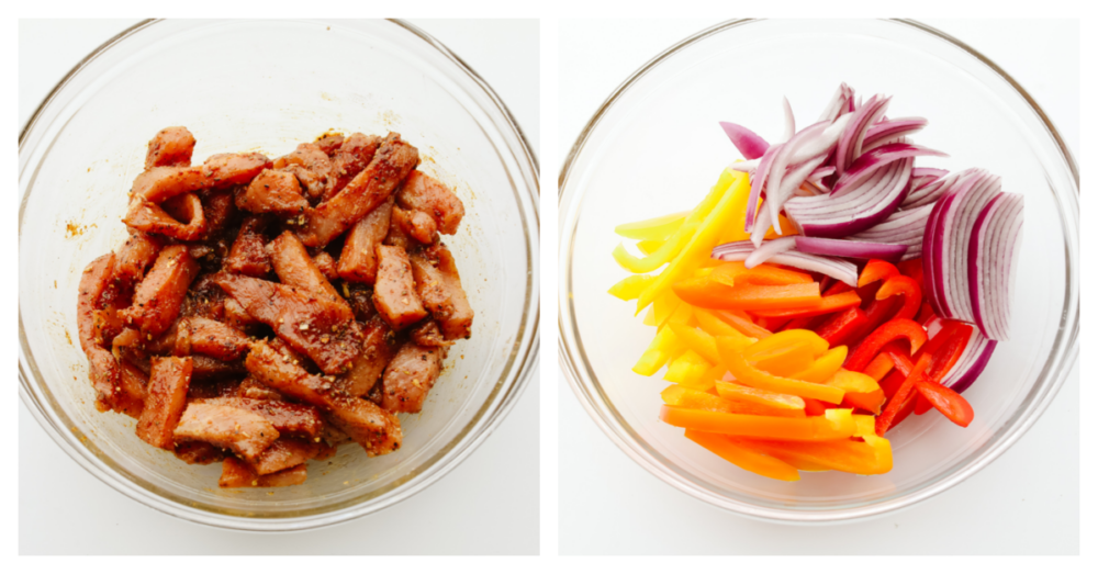 Due immagini che mostrano carne di maiale cruda marinata e verdure in una ciotola di vetro. 