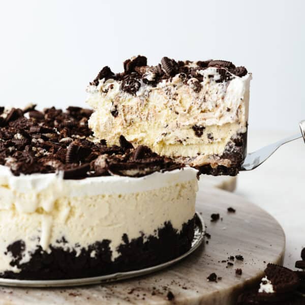 Cookies and Cream Ice Cream Cake | The Recipe Critic