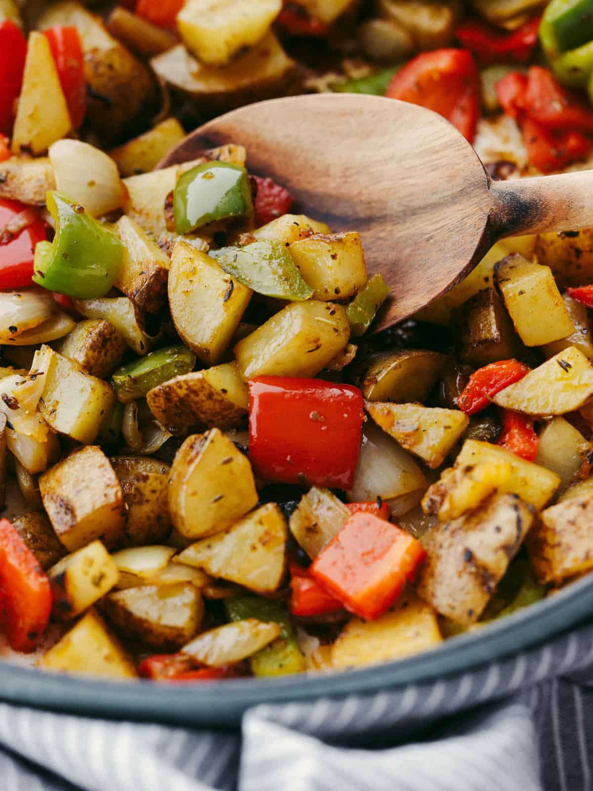 Easy Breakfast Potatoes With Bell Peppers - No Getting Off This Train