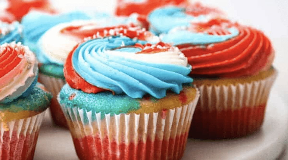 Fourth of July Red, White and Blue Cupcakes