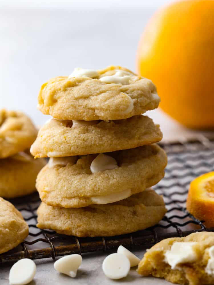 A stack of 4 creamsicle cookies.
