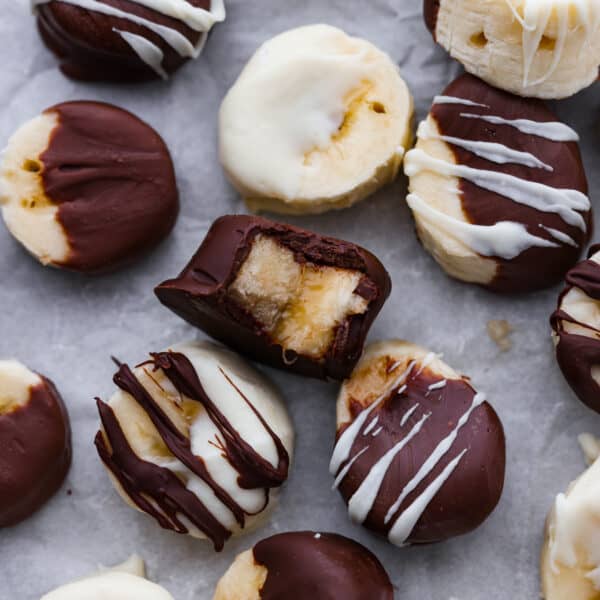 Chocolate Covered Bananas The Recipe Critic   Chocolatecoveredbanana 600x600 