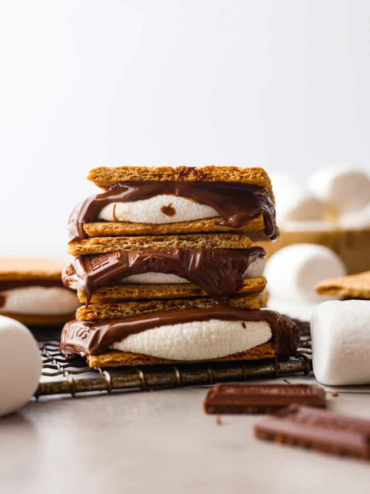 3 s’mores stacked on top of each other.