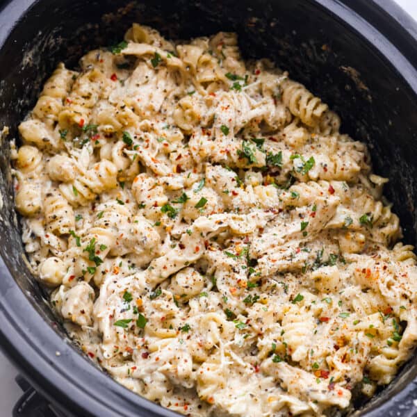 Crockpot Parmesan Garlic Chicken Pasta | The Recipe Critic